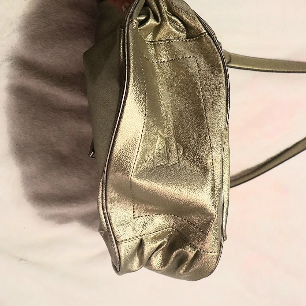Y2K SATCHEL BAG Kathy New Zealand Light Gold Metallic Handbag 90s Pockets Winter - Picture 11 of 13